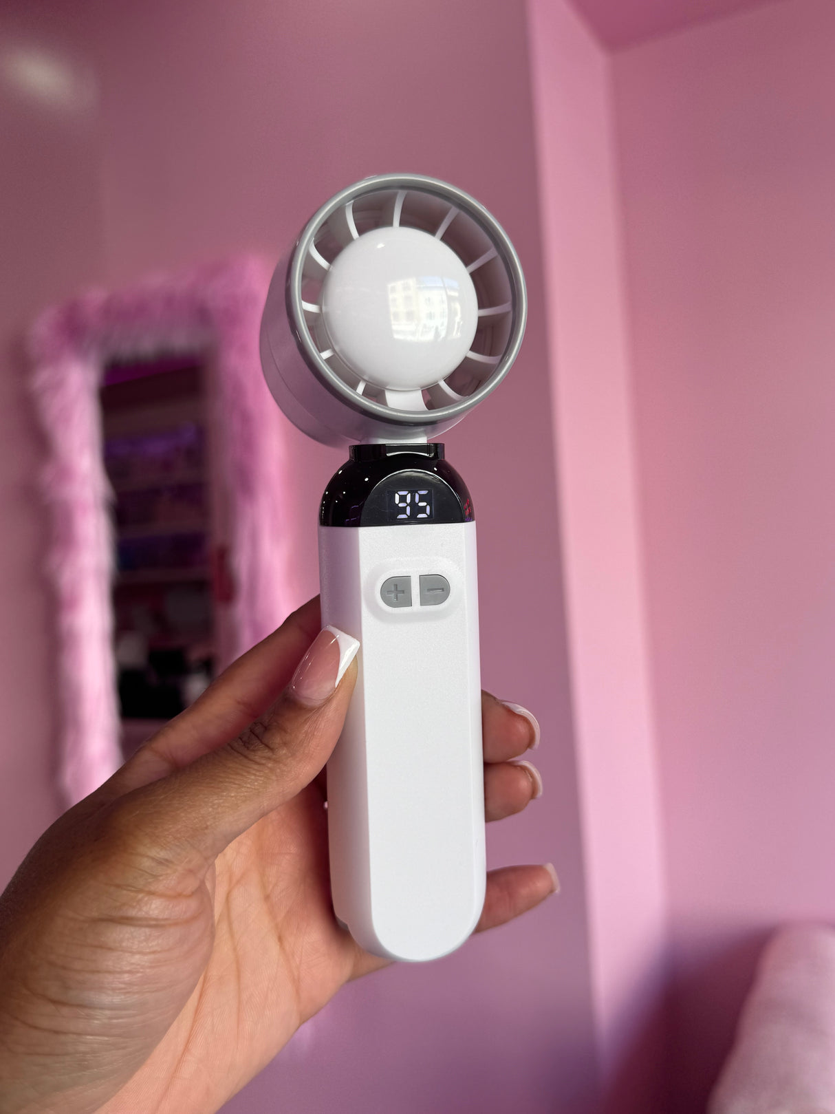 Turbo Small Fan – white mini lash dryer for speeding up adhesive curing during lash extension sets Turbo Small Fan – white mini lash dryer for speeding up adhesive curing during lash extension sets