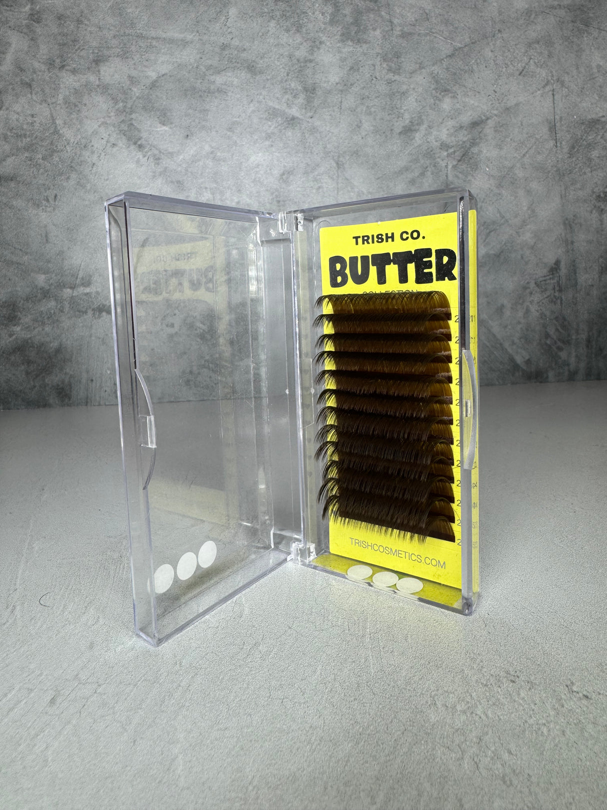 Front view of BUTTER Lash Tray C Curl .05 Brown color lashes – mixed lengths 8mm to 25mm Front view of BUTTER Lash Tray C Curl .05 Brown color lashes – mixed lengths 8mm to 25mm