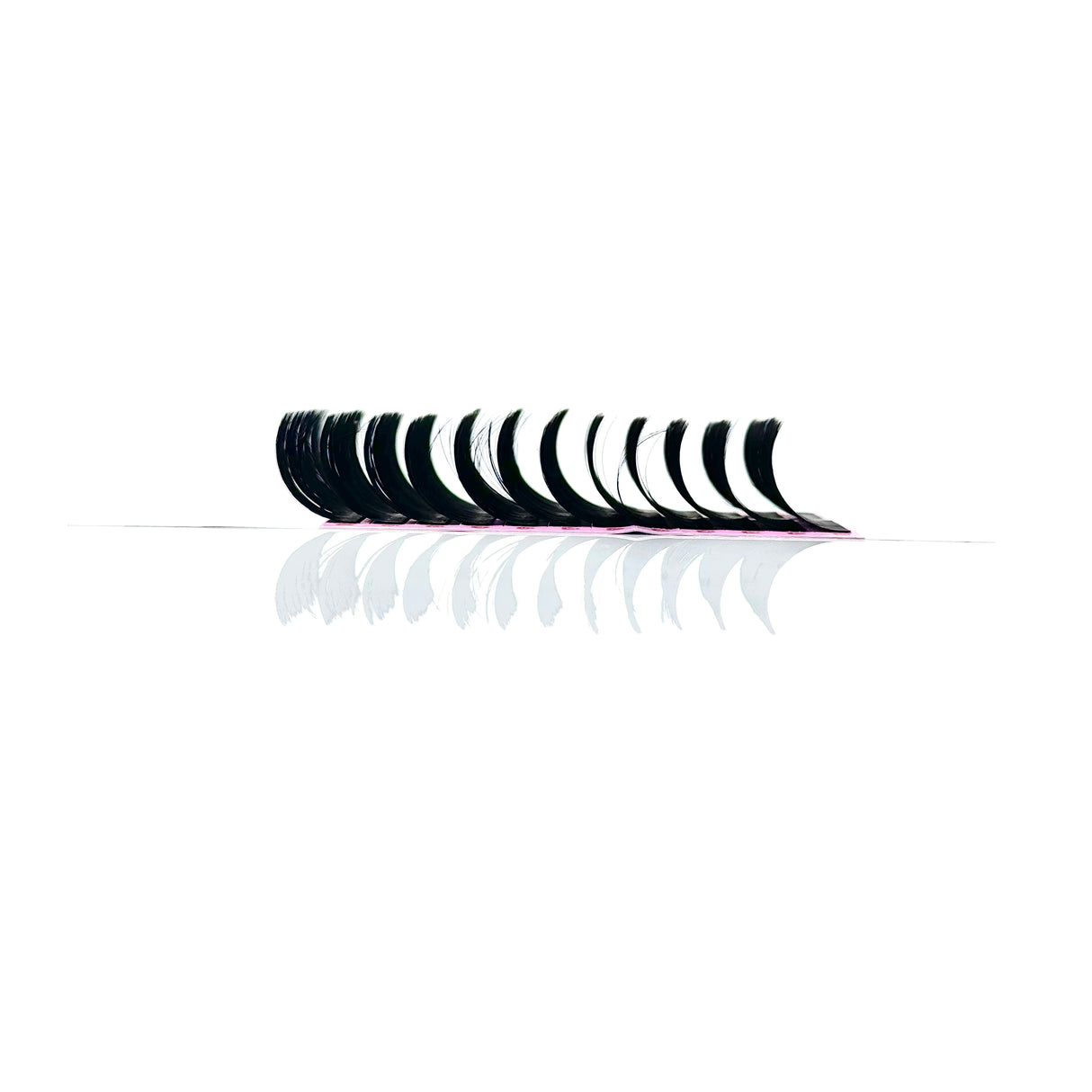 Side view of OG Pink Tray .05 lash extensions – matte black B Curl lashes for soft and natural lash looks Side view of OG Pink Tray .05 lash extensions – matte black B Curl lashes for soft and natural lash looks