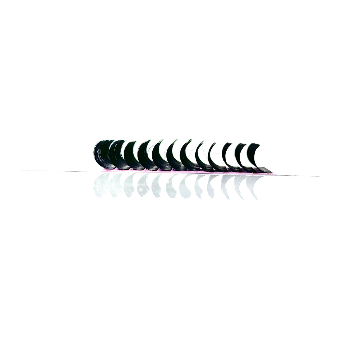 Side view of OG Pink Tray .03 lashes – ultra-fine matte black lashes in B, CC, and D curls for airy volume sets Side view of OG Pink Tray .03 lashes – ultra-fine matte black lashes in B, CC, and D curls for airy volume sets