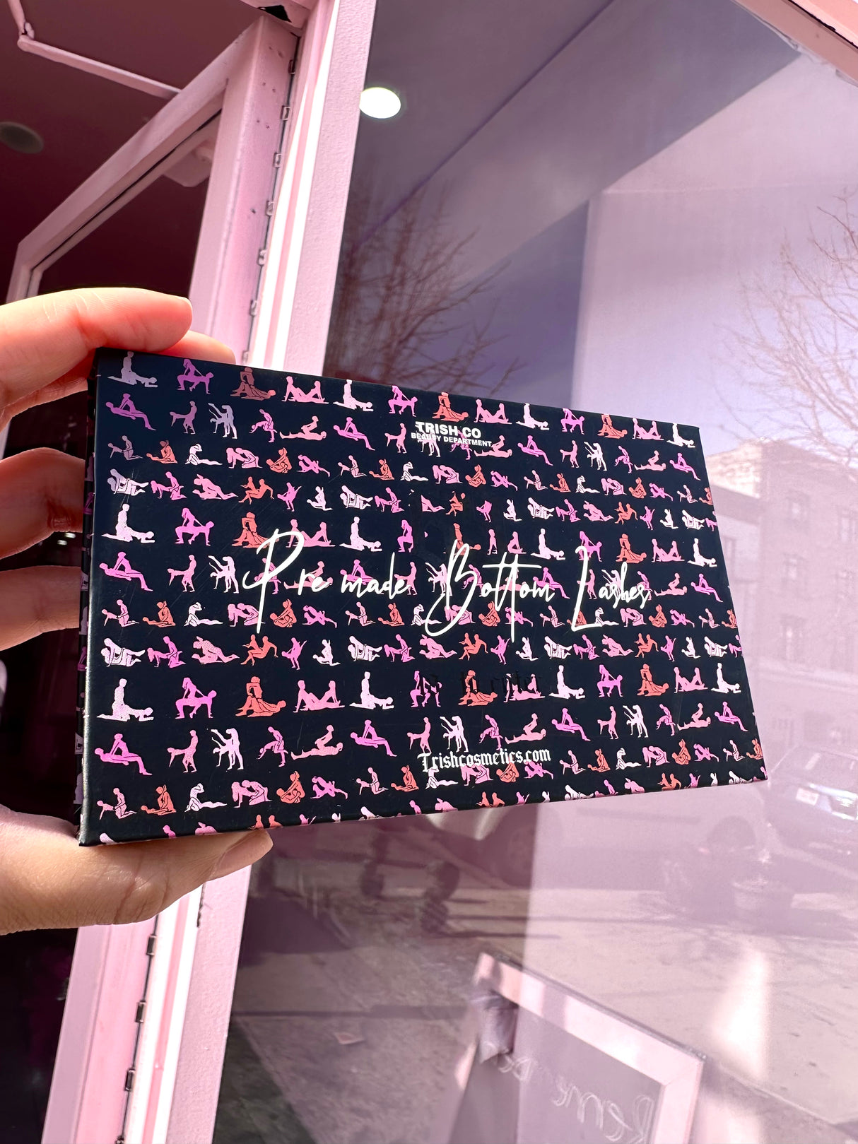 Front view of Premade 69 Reloaded Bottomz lash tray – J Curl 6–9mm MIX in sleek branded packaging Front view of Premade 69 Reloaded Bottomz lash tray – J Curl 6–9mm MIX in sleek branded packaging