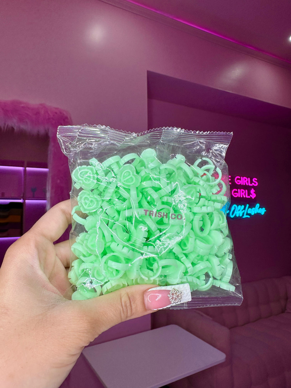 Green heart glue ring – reusable glue ring from Trish Co 100-pack set Green heart glue ring – reusable glue ring from Trish Co 100-pack set