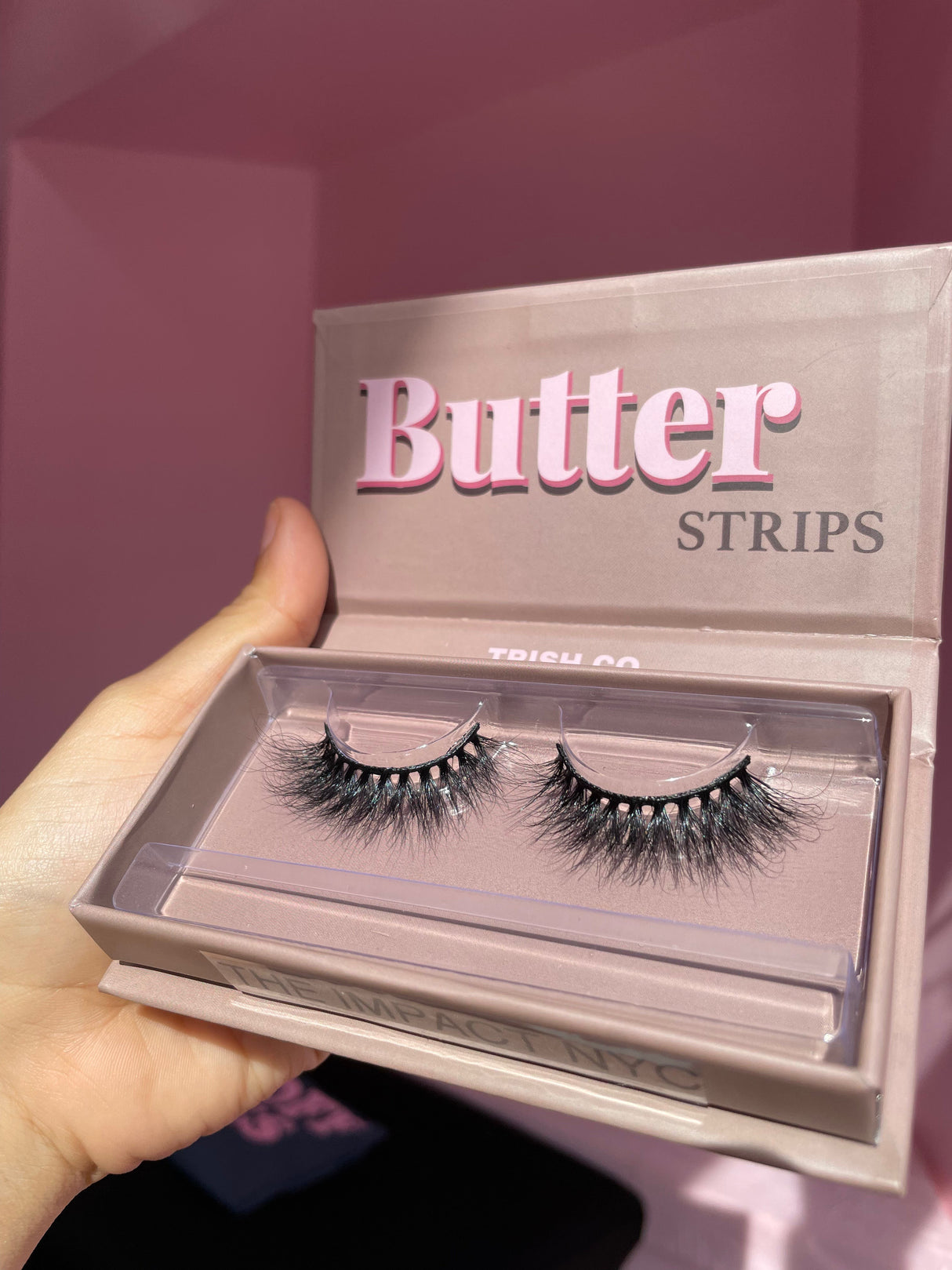 BUTTER Strip Lash Style 3 – fluffy, layered lashes with a soft cat-eye effect BUTTER Strip Lash Style 3 – fluffy, layered lashes with a soft cat-eye effect
