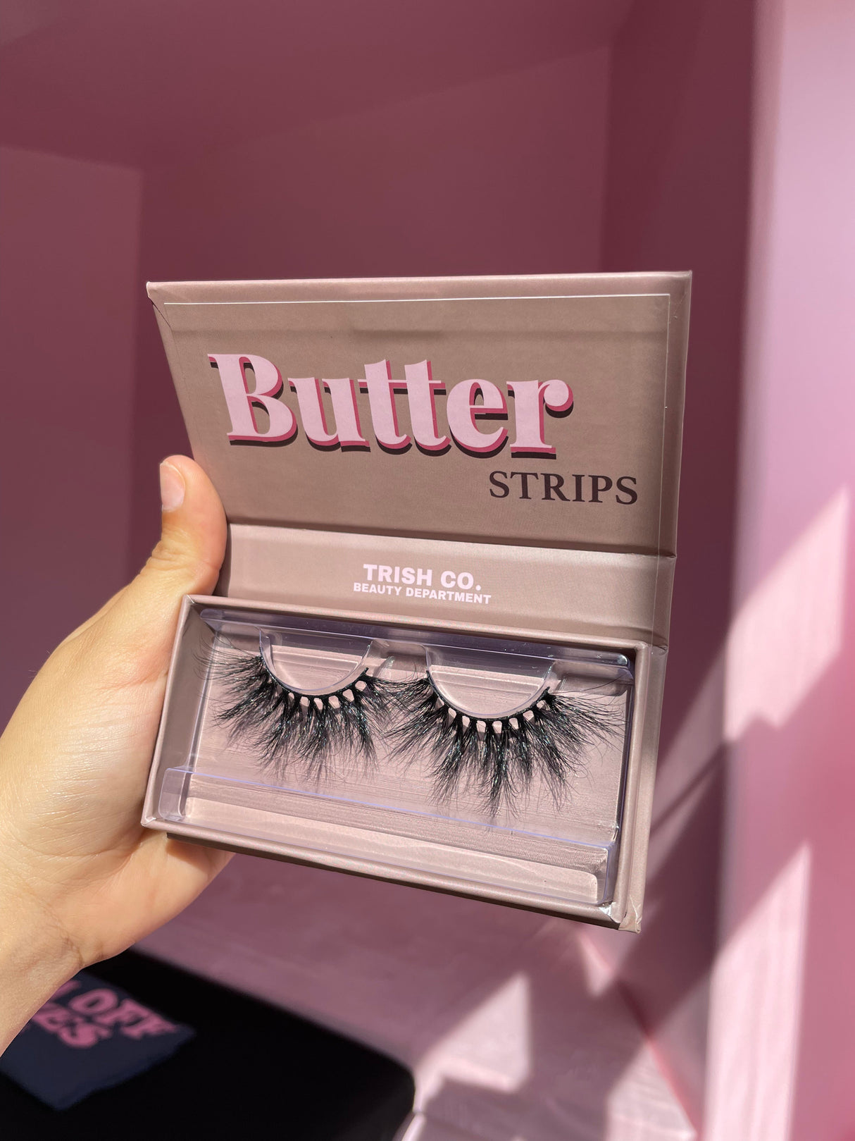 BUTTER Strip Lash Style 6 – dramatic lash style with crisscrossed volume BUTTER Strip Lash Style 6 – dramatic lash style with crisscrossed volume