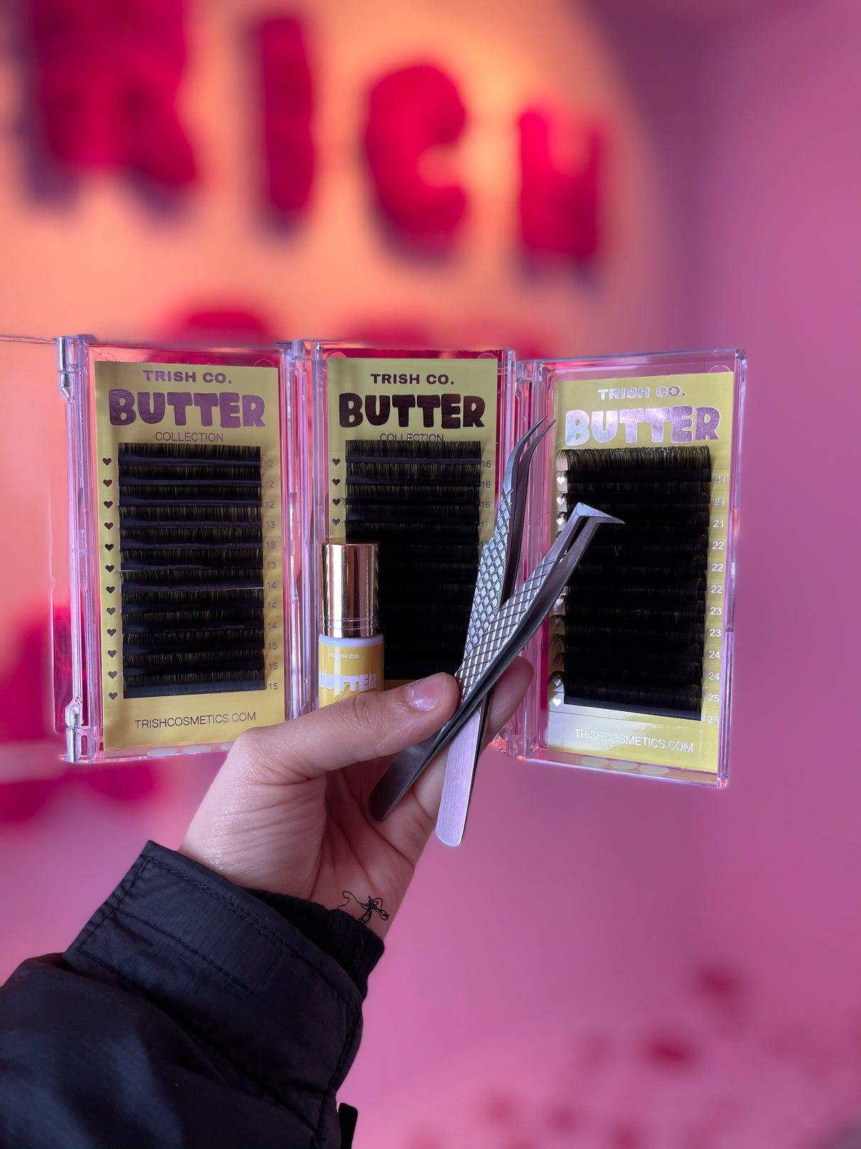 Refresher Training Kit – includes 3 BUTTER lash trays, 2 lash tweezers, and lash glue, ideal for lash training and practice Refresher Training Kit – includes 3 BUTTER lash trays, 2 lash tweezers, and lash glue, ideal for lash training and practice