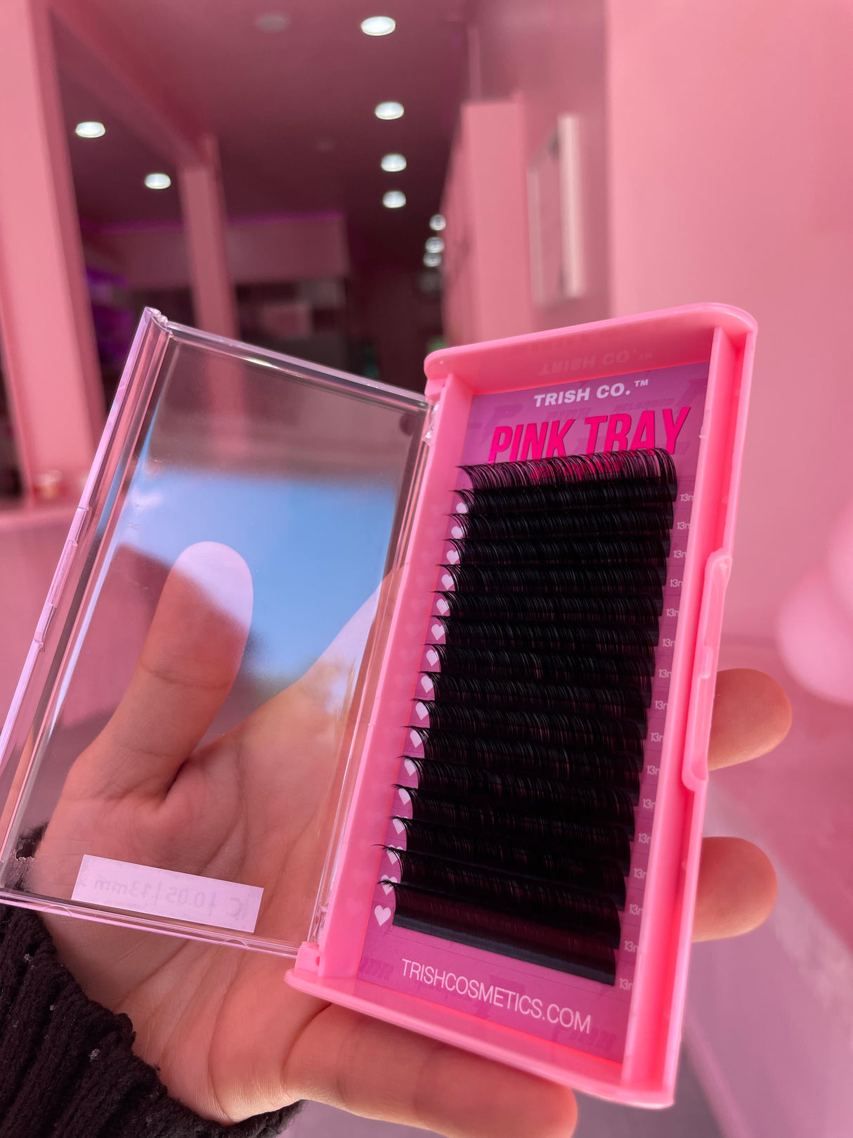 Front view of Pink Trays RELOADED C Curl .05 – fluffy matte black lash tray in 9mm to 25mm lengths Front view of Pink Trays RELOADED C Curl .05 – fluffy matte black lash tray in 9mm to 25mm lengths
