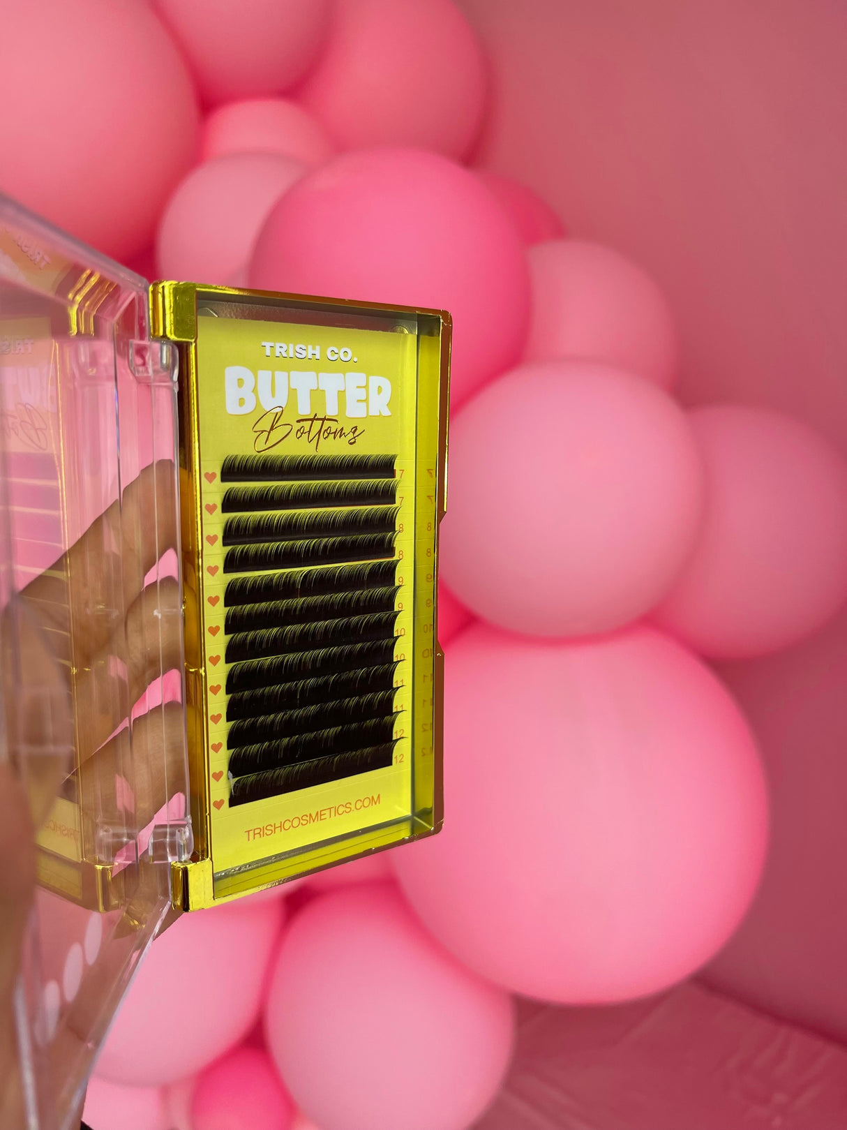 Side view of Butter Bottomz lash tray – J Curl matte lashes for bottom lash sets in 7–12mm mixed lengths Side view of Butter Bottomz lash tray – J Curl matte lashes for bottom lash sets in 7–12mm mixed lengths