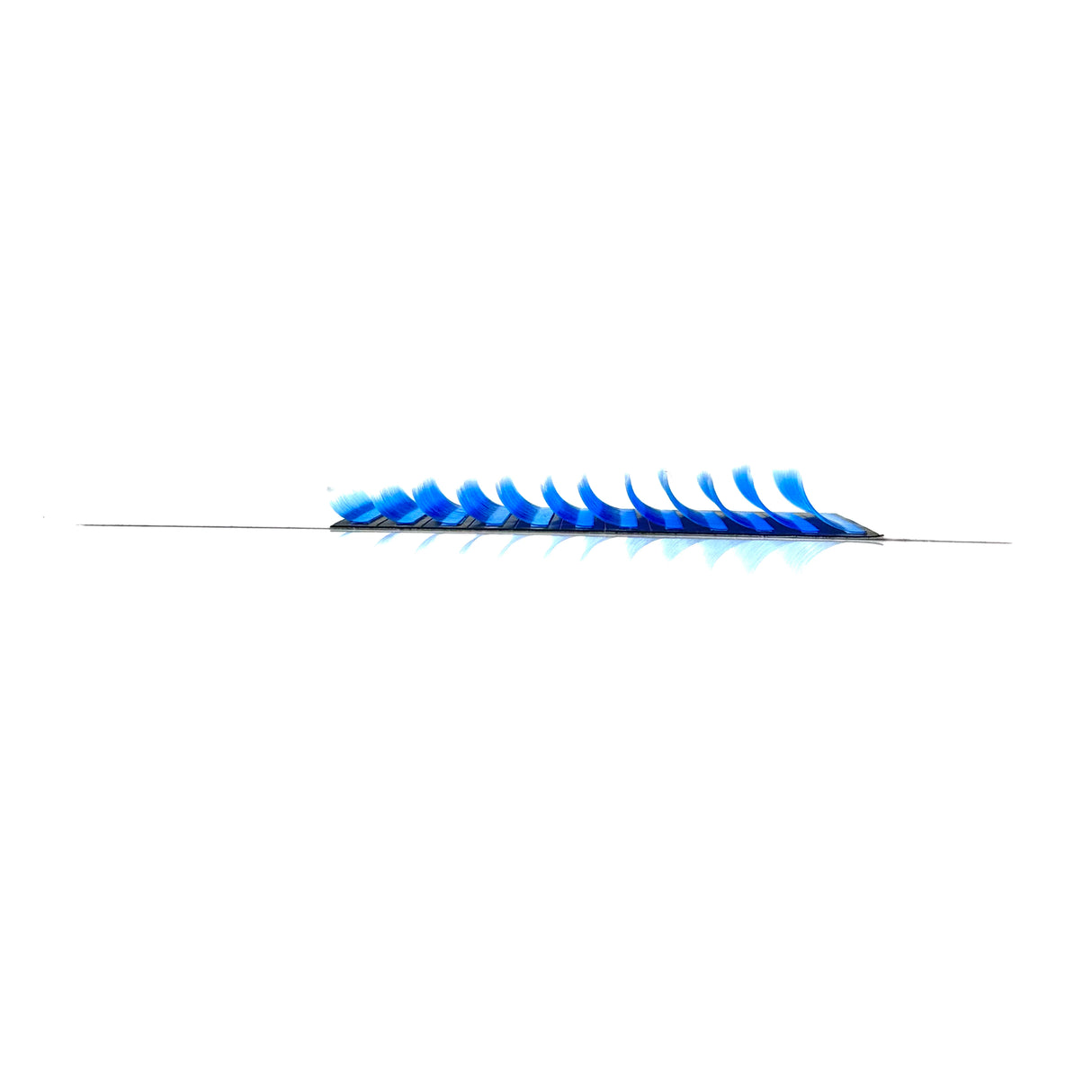 Side angle showing blue J curl bottom lashes in 7–12mm from Trish Co