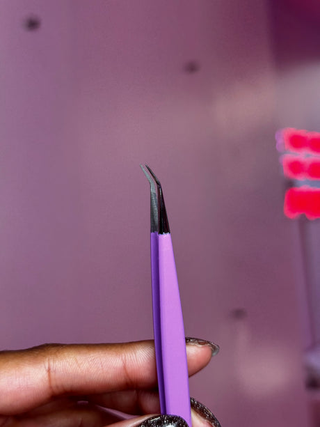 Reminders “Charge That Fan” 45° Fiber Tip Tweezer – Volume Lash Tool | Trish Co