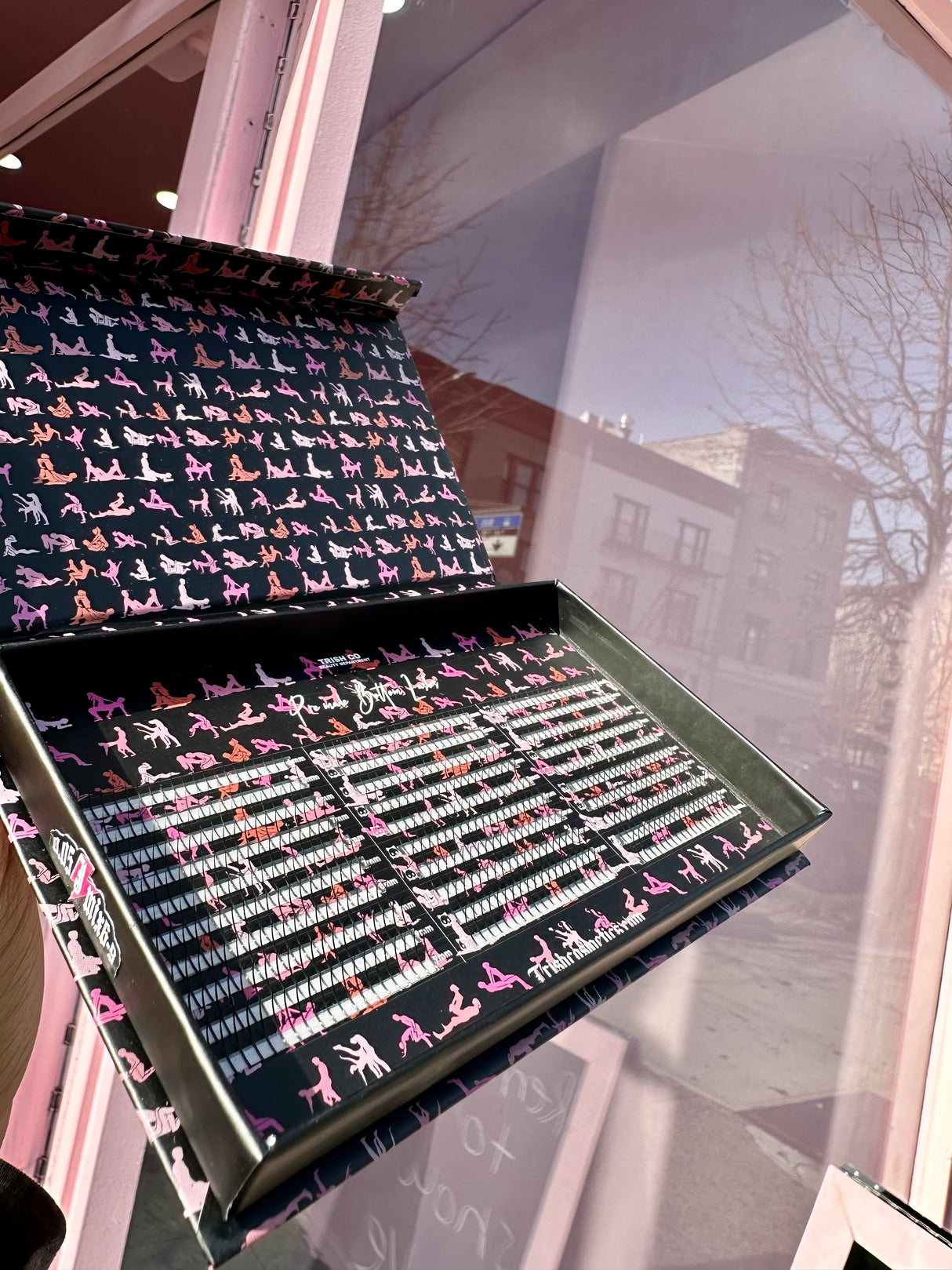 Premade 69 Reloaded Bottomz tray – close-up of fluffy J Curl lashes in 6–9mm MIX