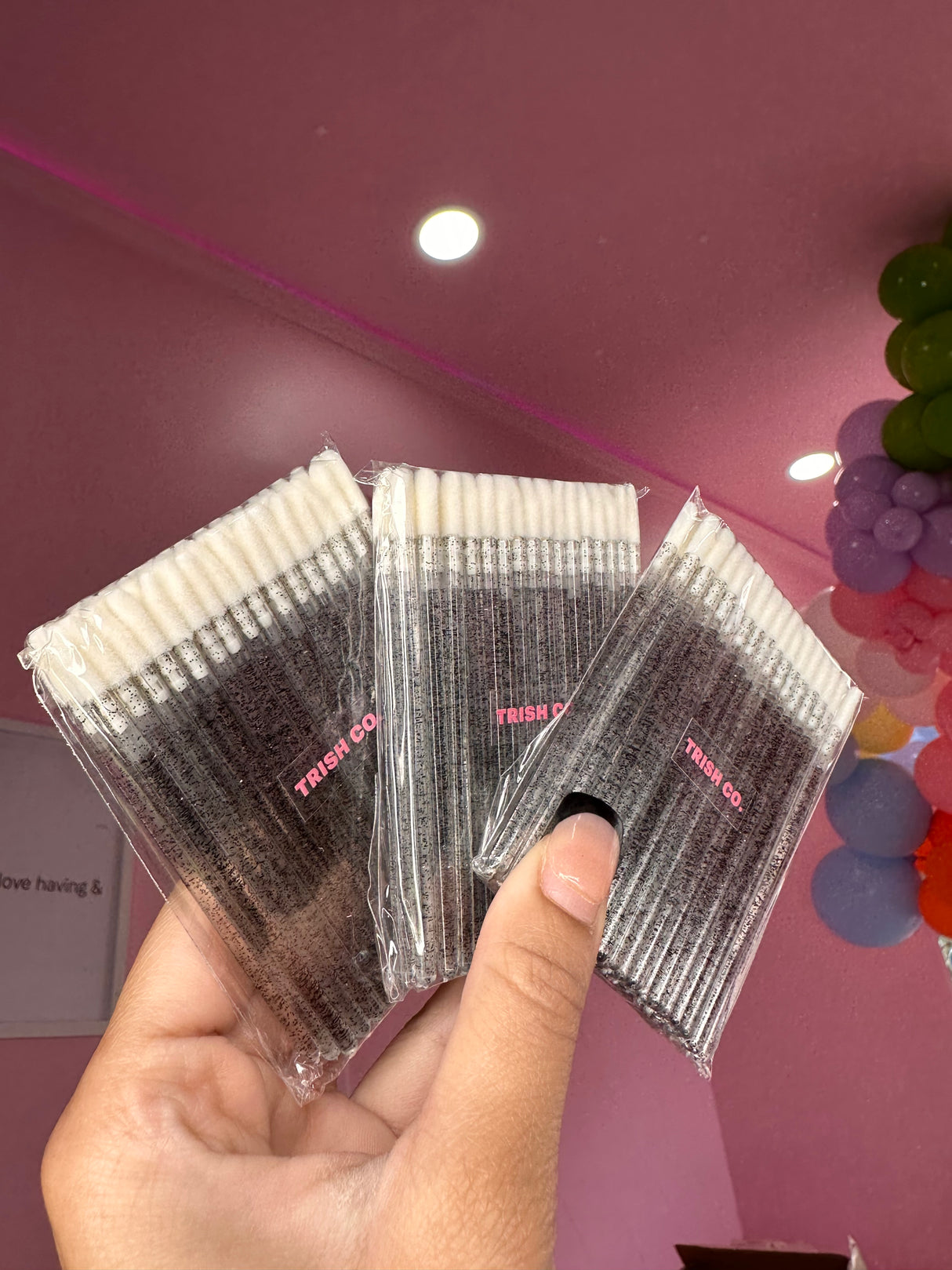 Black lip wand applicator – 50 count pack for lash and beauty use from Trish Co