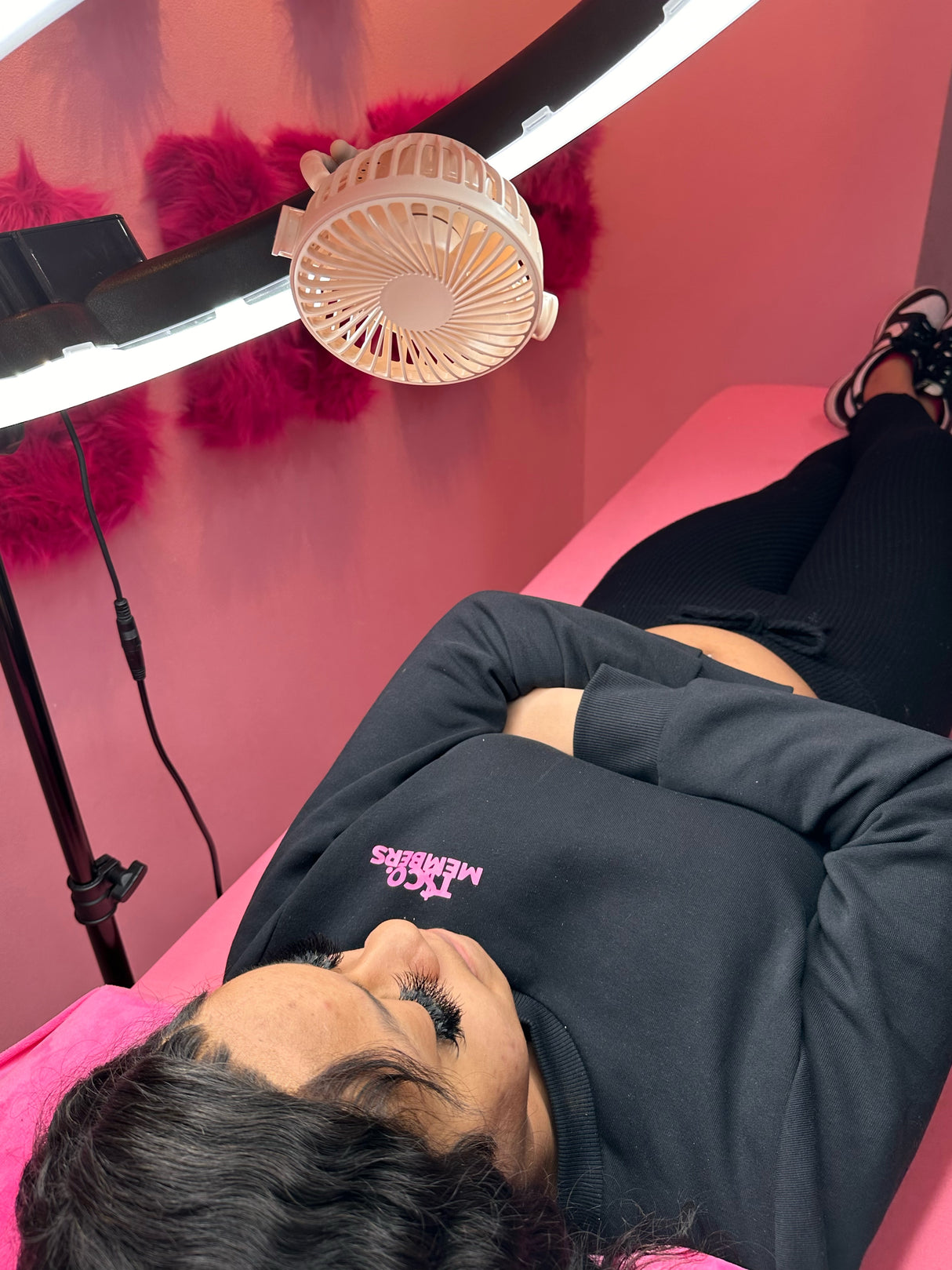 Ring Light Fan – High-Speed Flexible Leg Lash Fan | Trish Co