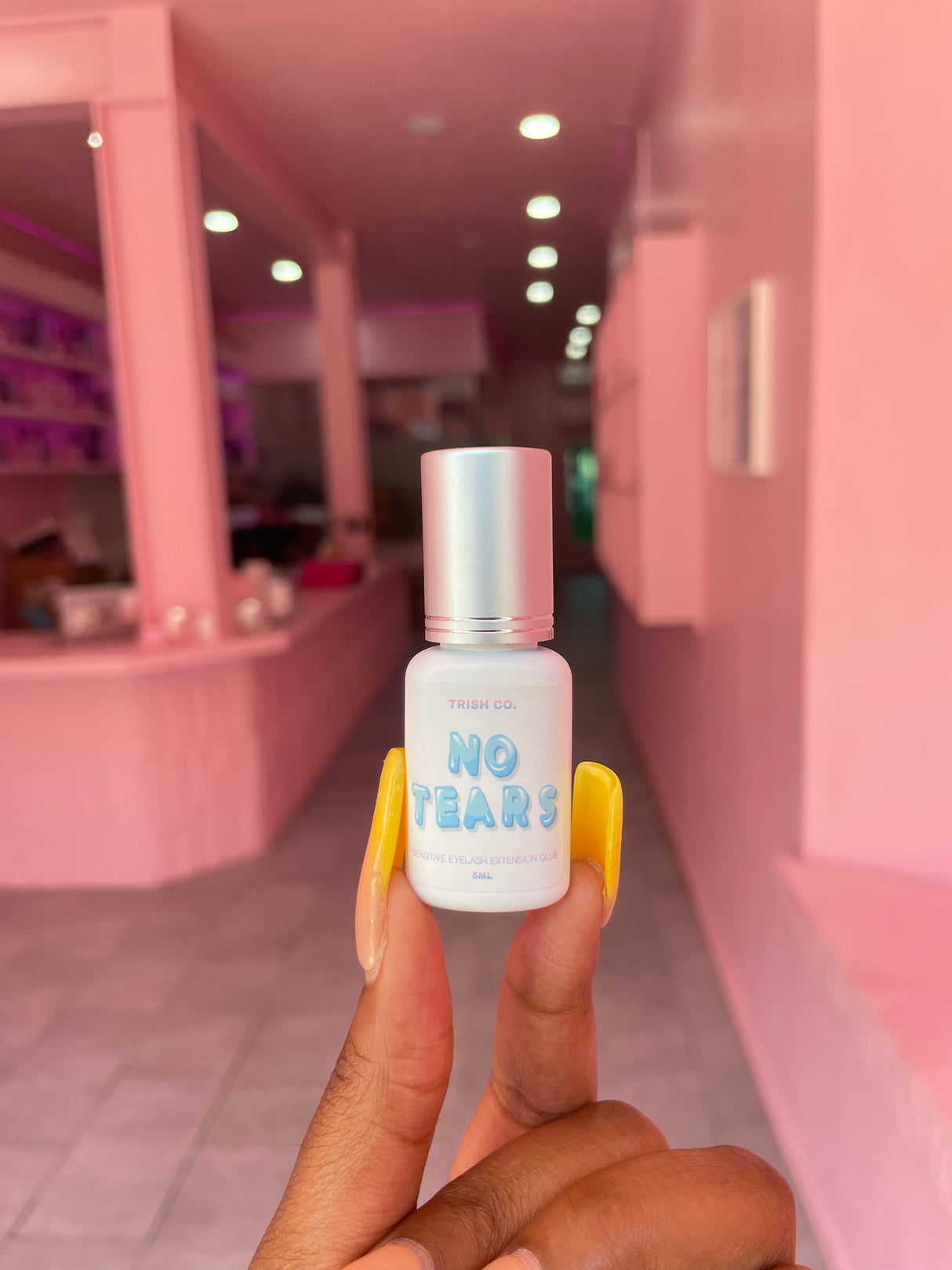 No Tears Sensitive Lash Glue – 1–2 sec dry time, low fumes, 7–8 week retention for sensitive eyes