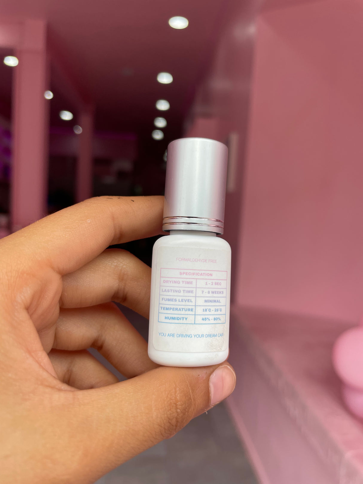 No Tears Glue back label – gentle formula details, humidity range 45–80%, and usage directions