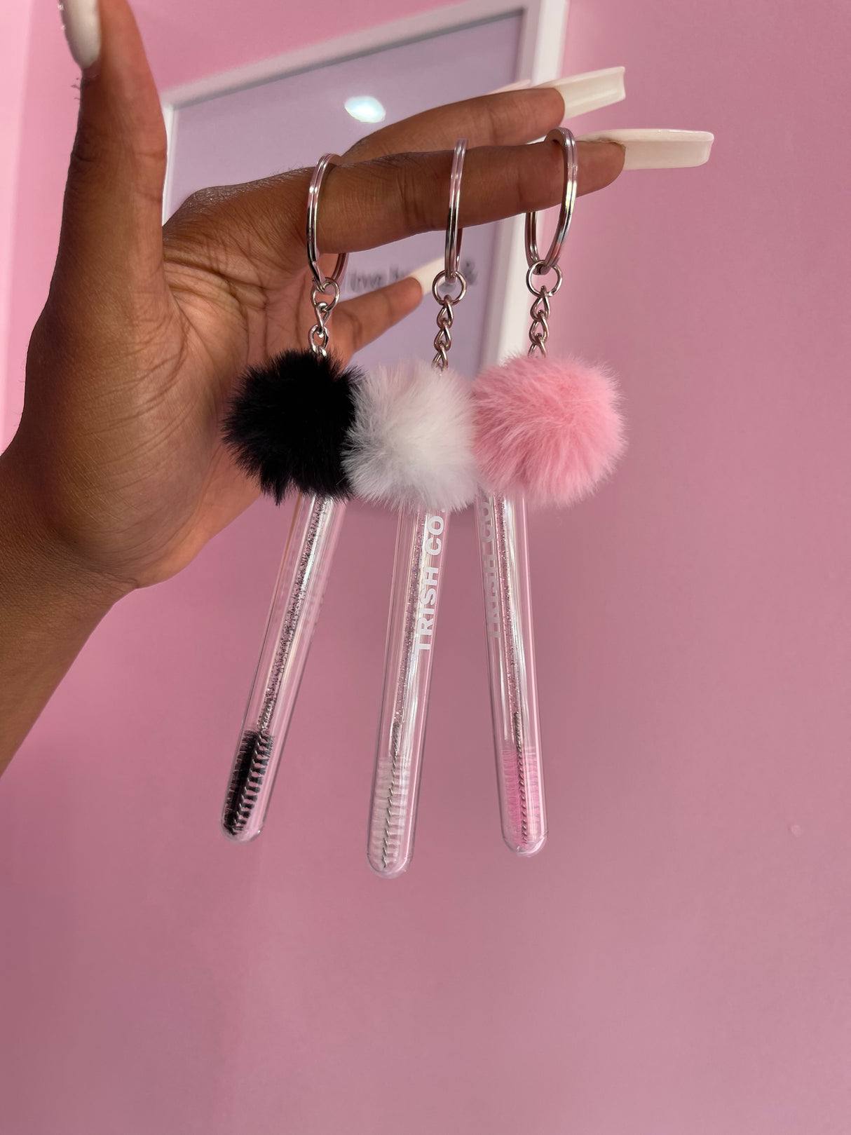White Brush & GO keychain spoolie – travel lash brush with protective cap