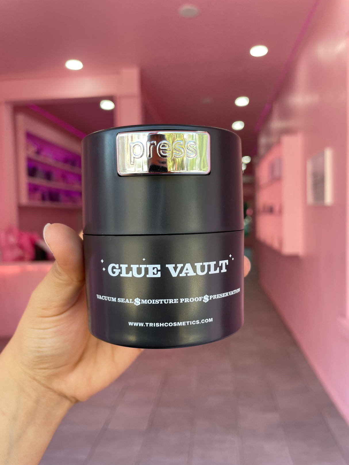 Matte black glue holder – protects lash adhesive from humidity