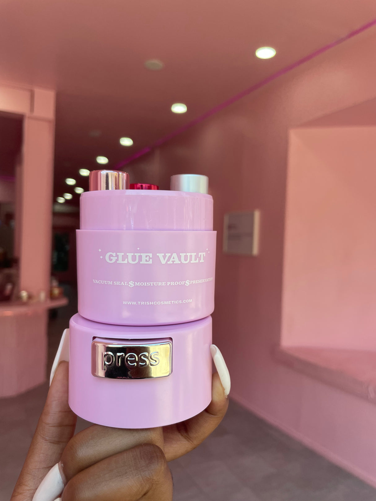 Pink airtight glue storage – holds up to 3 lash adhesives securely